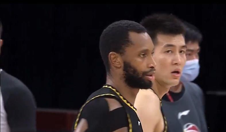 说到《我不是药神》这部电影，不得不提它的主人公原型陆勇，影片还原了身患白血病的陆勇为广大病友低价代购格列宁药抗癌药，在被拘留时，被病友联名写信希望免除其刑事责任的事件